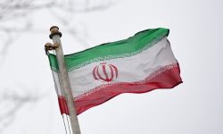 دبلوماسي إماراتي کبیر یحمل رسالة ترامب لإيران